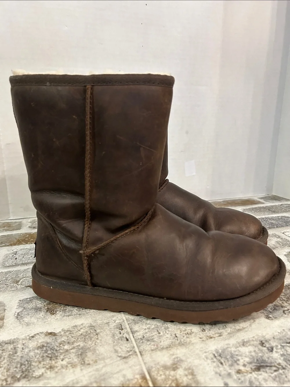 Ugg Women’s Brown Shearling-Lined Short Leather Boots S/N 1005093